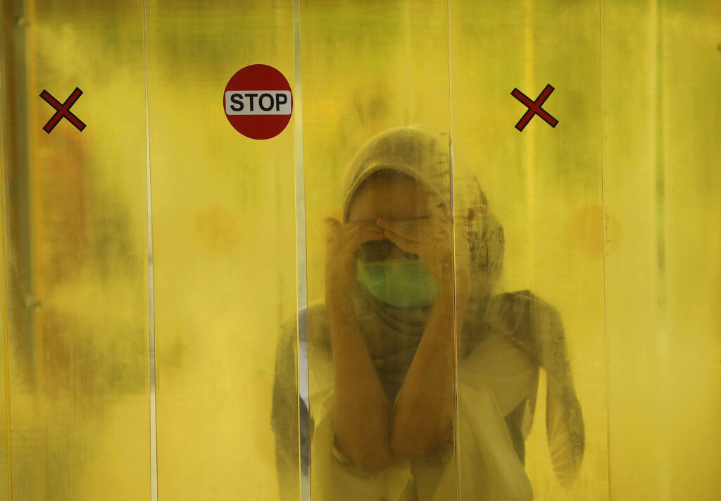 APTOPIX Virus Outbreak Indonesia